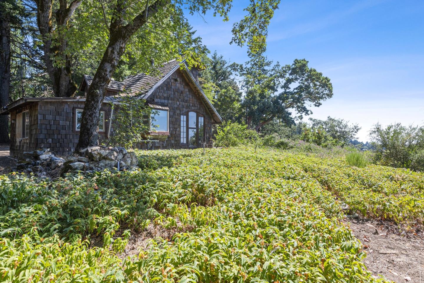 Detail Gallery Image 1 of 27 For 15901 Skyline Blvd, Los Gatos,  CA 95033 - 2 Beds | 1/1 Baths