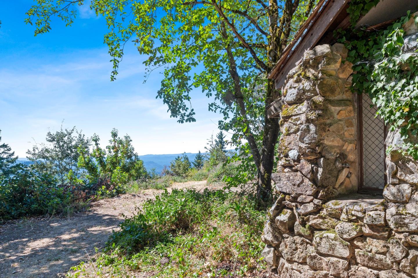 Detail Gallery Image 8 of 27 For 15901 Skyline Blvd, Los Gatos,  CA 95033 - 2 Beds | 1/1 Baths