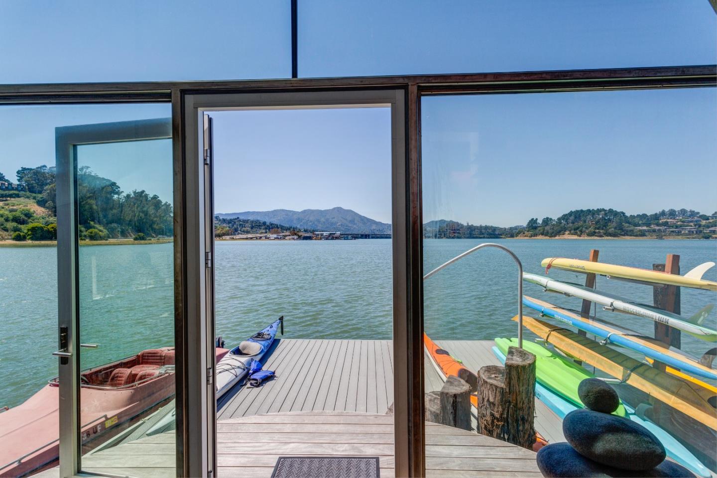 Detail Gallery Image 19 of 37 For 23 Gate 6 1/2 Rd, Sausalito,  CA 94965 - 3 Beds | 2/1 Baths