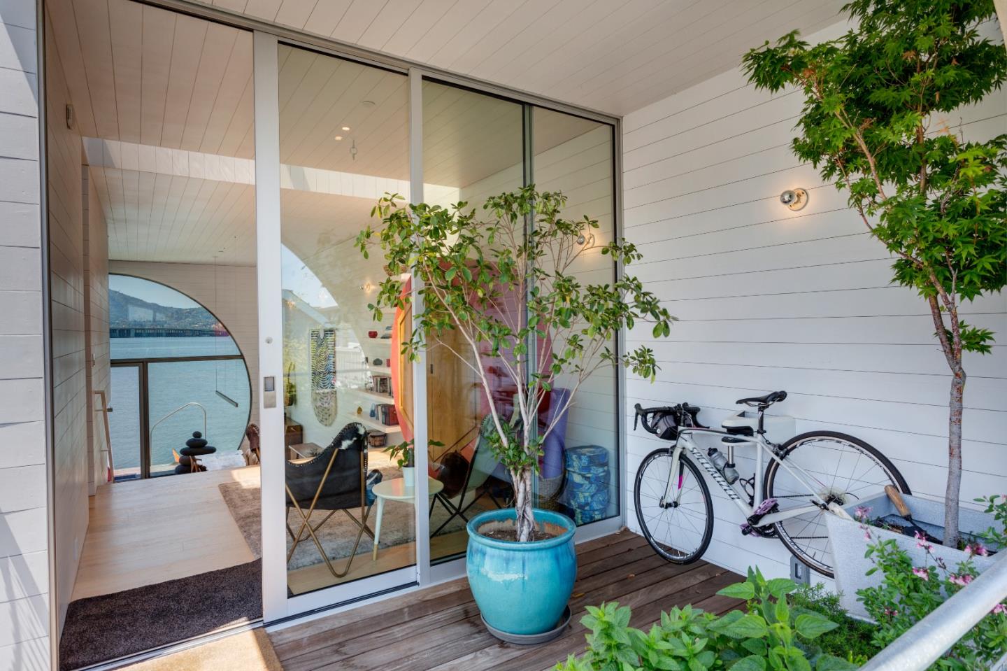 Detail Gallery Image 6 of 37 For 23 Gate 6 1/2 Rd, Sausalito,  CA 94965 - 3 Beds | 2/1 Baths