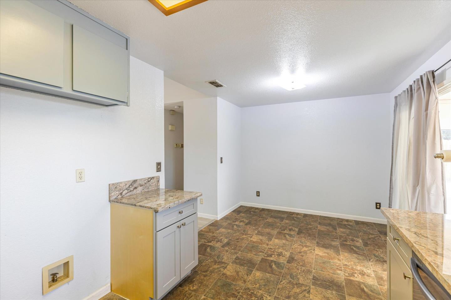 Detail Gallery Image 13 of 42 For 7748 Golden West Way, Sacramento,  CA 95824 - 3 Beds | 2 Baths