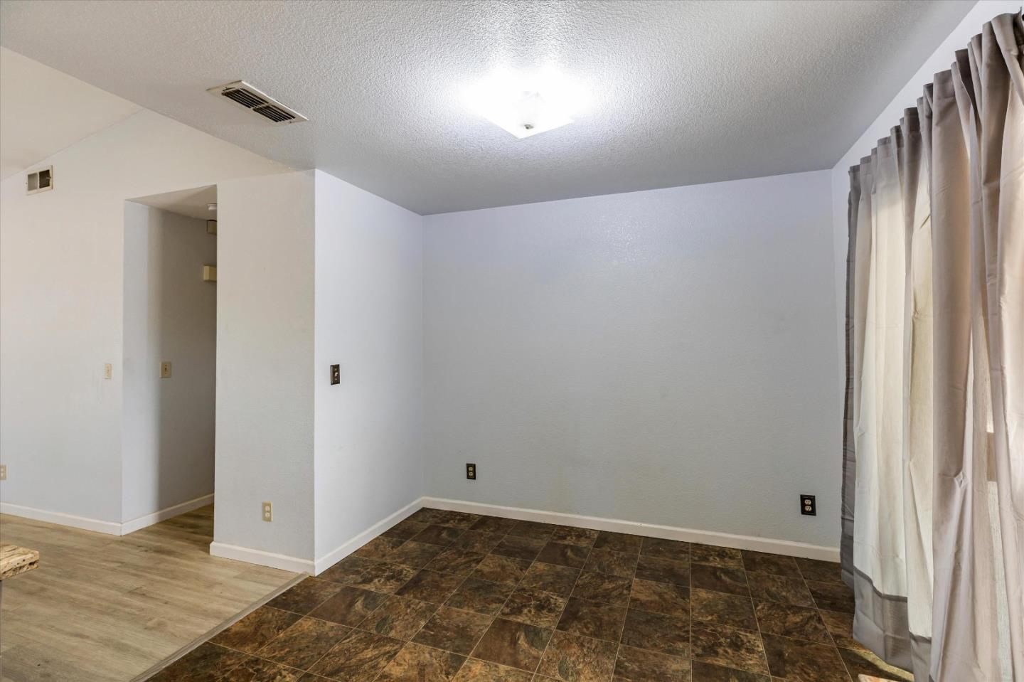 Detail Gallery Image 15 of 42 For 7748 Golden West Way, Sacramento,  CA 95824 - 3 Beds | 2 Baths