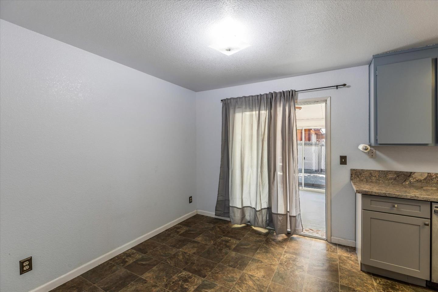 Detail Gallery Image 16 of 42 For 7748 Golden West Way, Sacramento,  CA 95824 - 3 Beds | 2 Baths