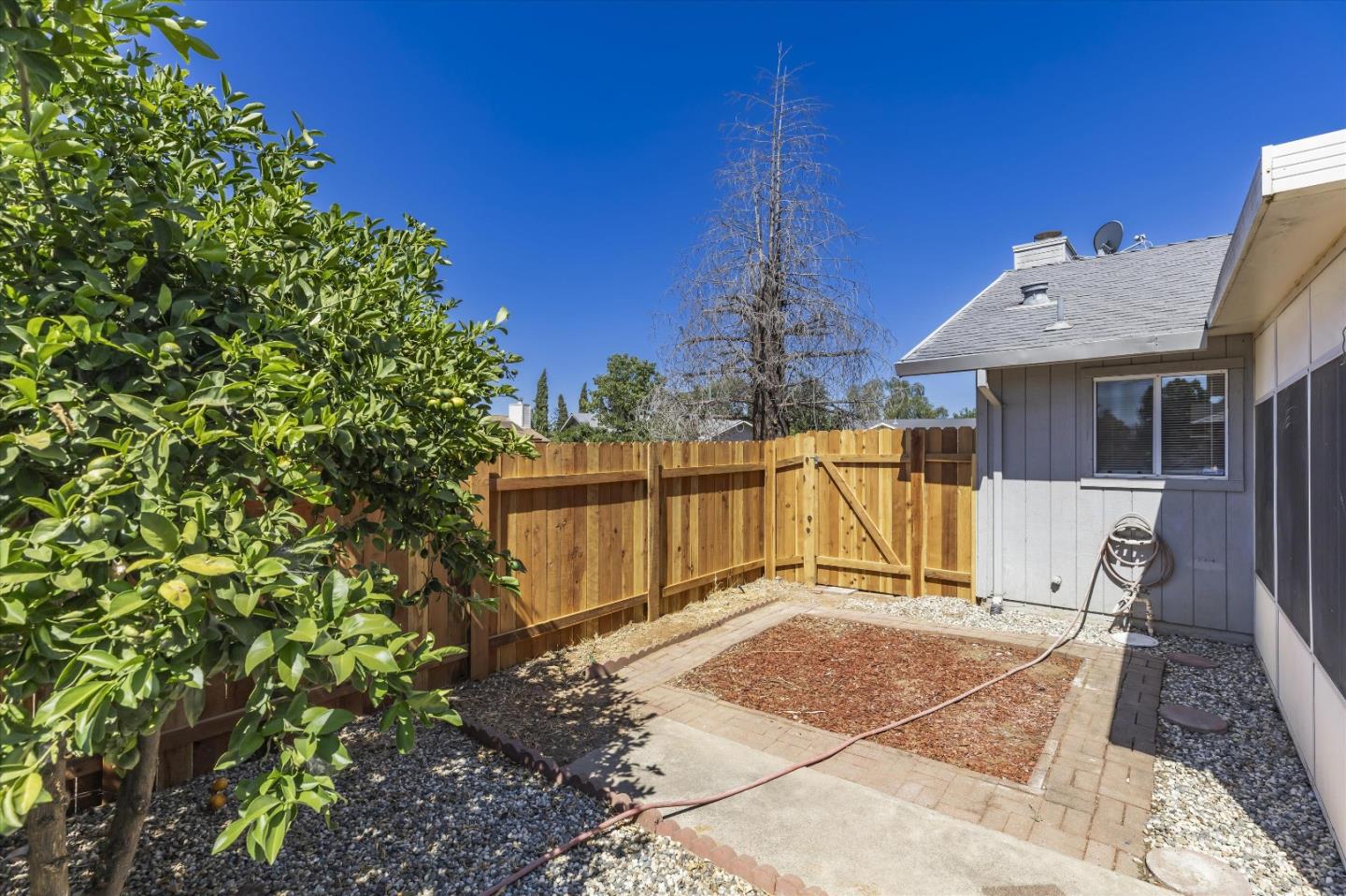 Detail Gallery Image 40 of 42 For 7748 Golden West Way, Sacramento,  CA 95824 - 3 Beds | 2 Baths