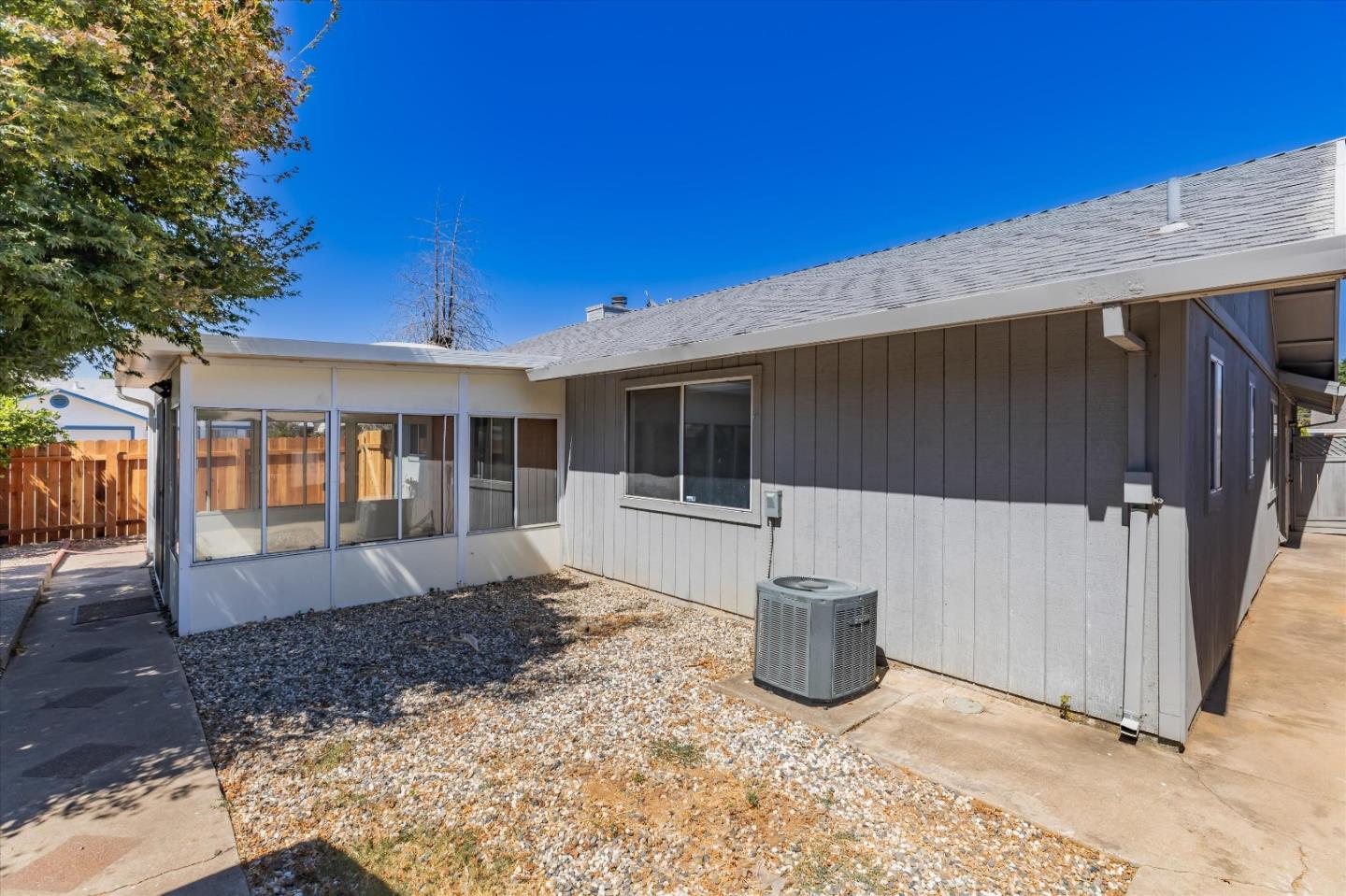 Detail Gallery Image 41 of 42 For 7748 Golden West Way, Sacramento,  CA 95824 - 3 Beds | 2 Baths