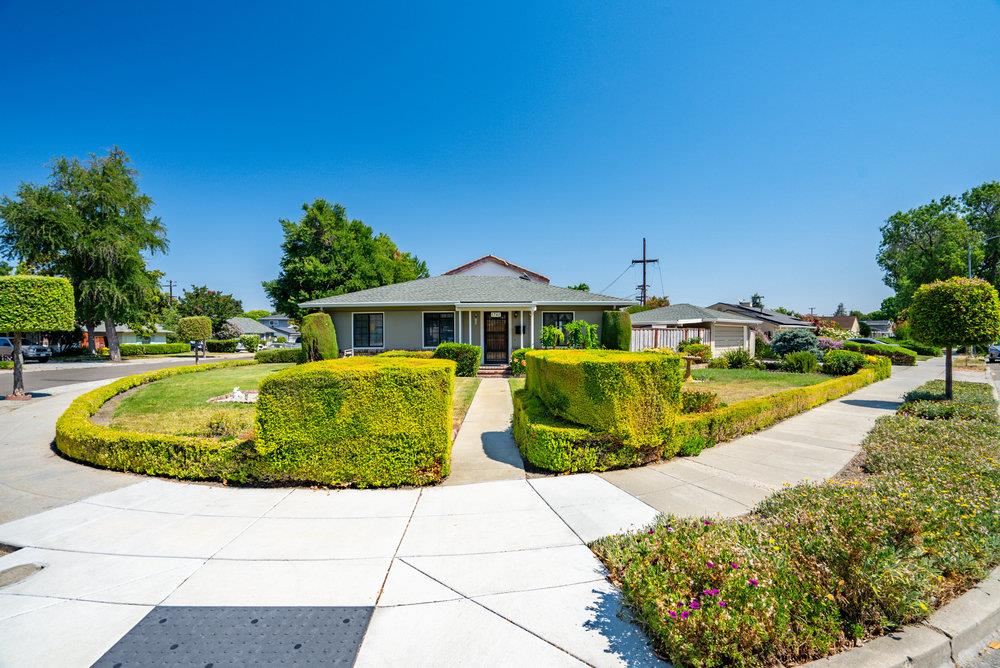 Detail Gallery Image 1 of 36 For 1765 Walnut Grove Ave, San Jose,  CA 95126 - 3 Beds | 1 Baths