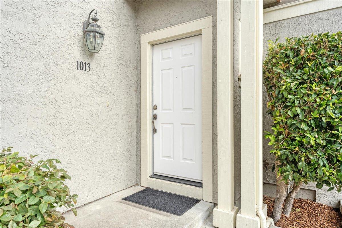 Detail Gallery Image 4 of 45 For 1013 Nobel Dr, Santa Cruz,  CA 95060 - 3 Beds | 2/1 Baths