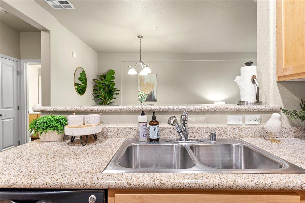 Detail Gallery Image 11 of 33 For 10287 Park Green Ln, Cupertino,  CA 95014 - 2 Beds | 2/1 Baths