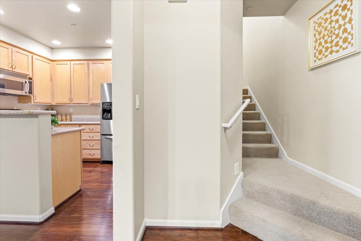 Detail Gallery Image 14 of 33 For 10287 Park Green Ln, Cupertino,  CA 95014 - 2 Beds | 2/1 Baths