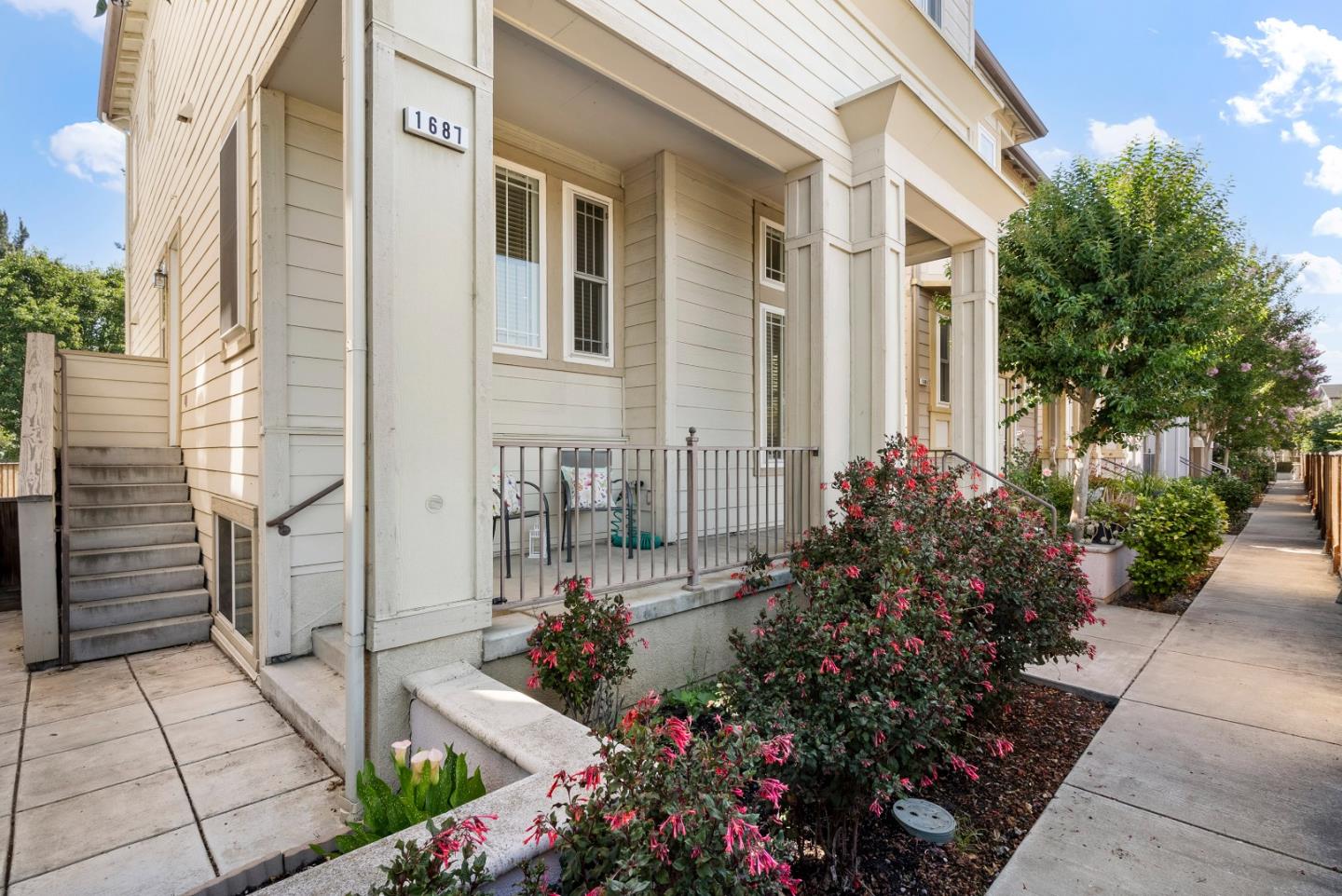 Detail Gallery Image 1 of 36 For 1687 Salamoni Ct, San Jose,  CA 95133 - 3 Beds | 2/1 Baths