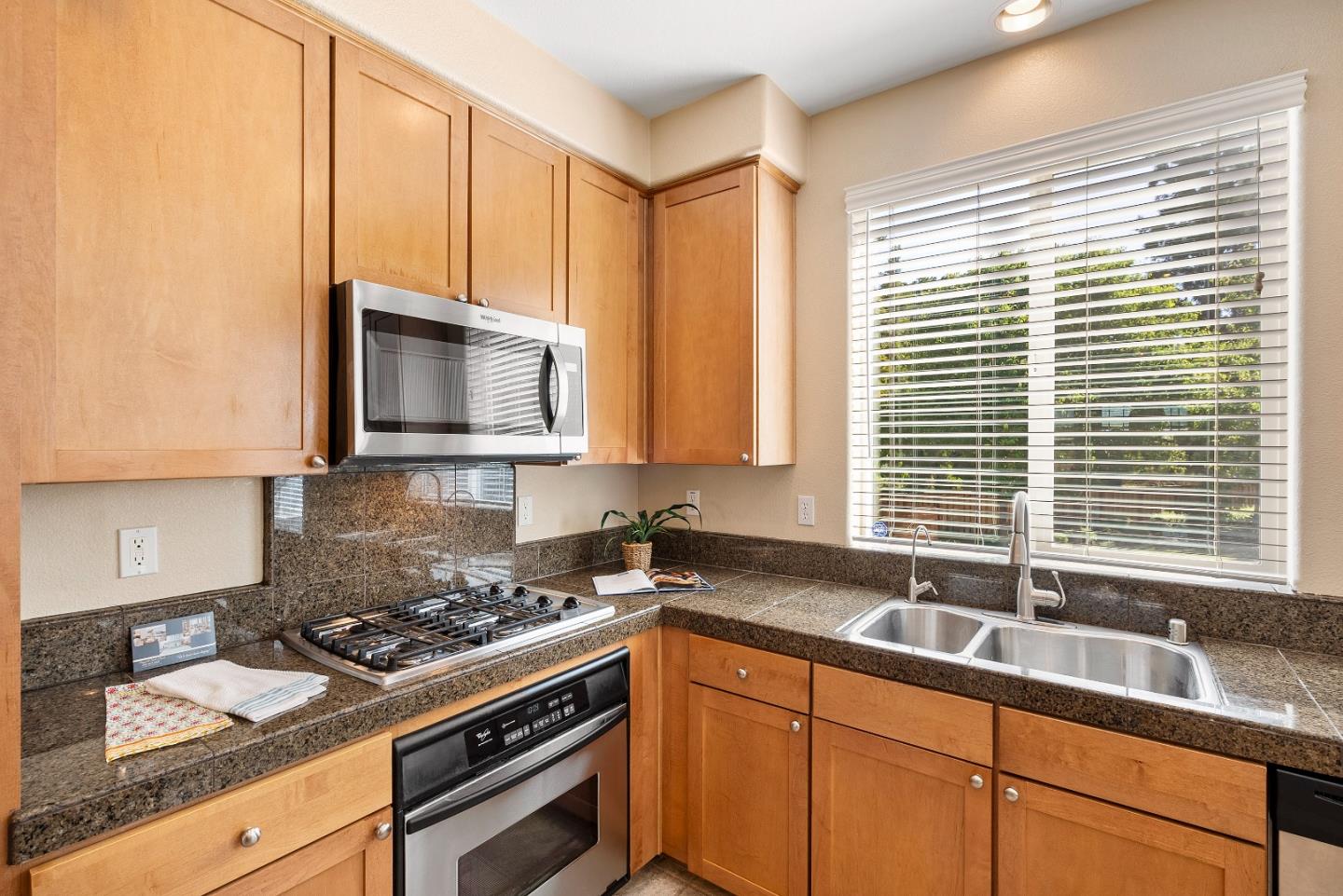 Detail Gallery Image 16 of 36 For 1687 Salamoni Ct, San Jose,  CA 95133 - 3 Beds | 2/1 Baths