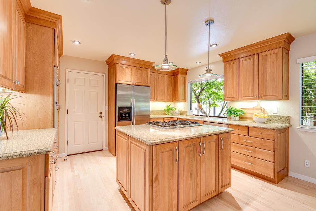 Detail Gallery Image 10 of 34 For 6419 Forehand Ct, Aptos,  CA 95003 - 3 Beds | 2/1 Baths