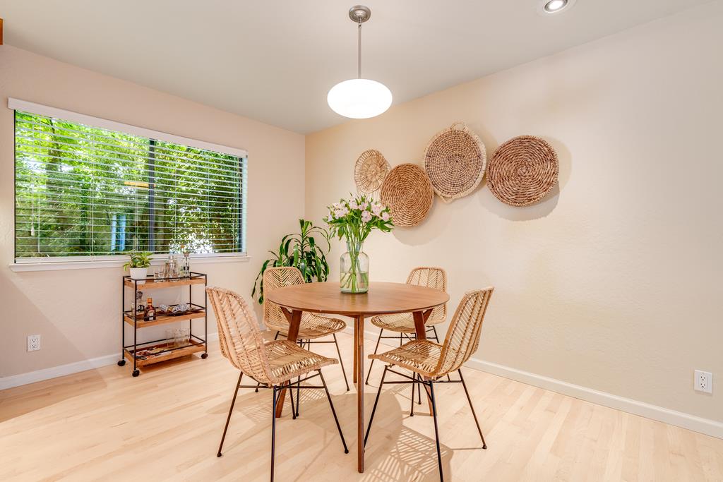 Detail Gallery Image 11 of 34 For 6419 Forehand Ct, Aptos,  CA 95003 - 3 Beds | 2/1 Baths