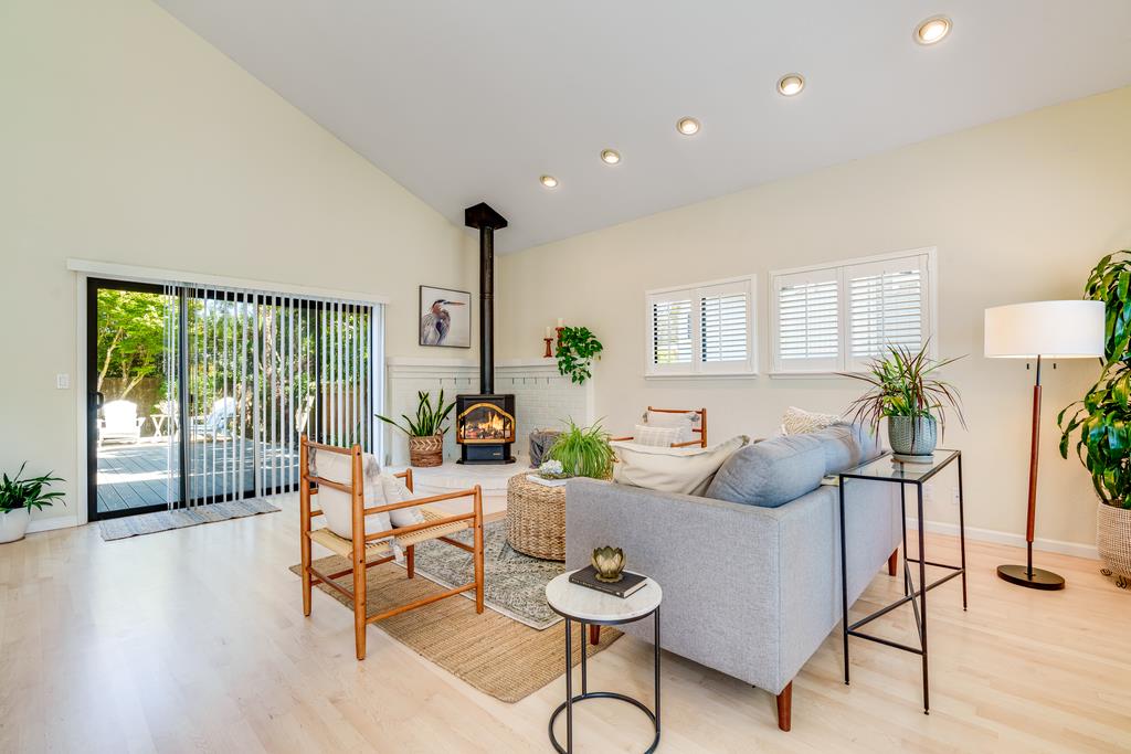 Detail Gallery Image 5 of 34 For 6419 Forehand Ct, Aptos,  CA 95003 - 3 Beds | 2/1 Baths