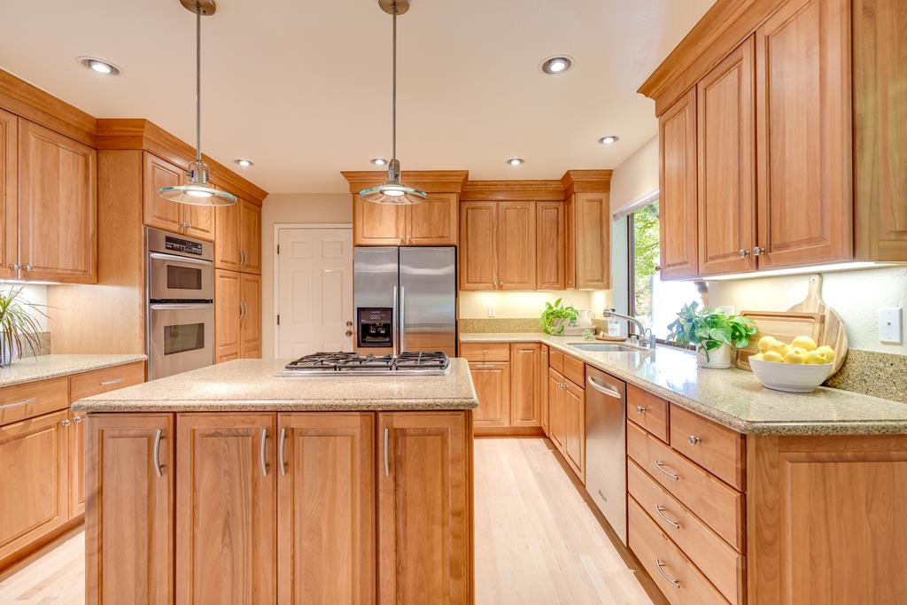 Detail Gallery Image 7 of 34 For 6419 Forehand Ct, Aptos,  CA 95003 - 3 Beds | 2/1 Baths