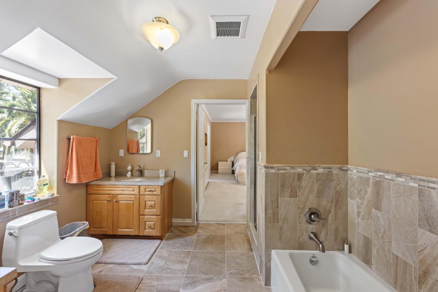 Detail Gallery Image 18 of 20 For 2055 Forest View Ave, Hillsborough,  CA 94010 - 4 Beds | 4/1 Baths