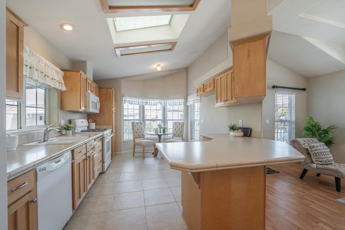 Detail Gallery Image 10 of 34 For 575 San Pedro Ave #10,  Morgan Hill,  CA 95037 - 3 Beds | 2 Baths