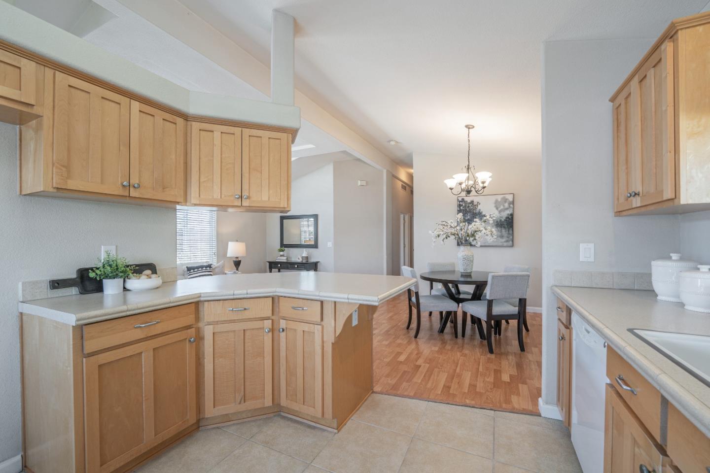 Detail Gallery Image 14 of 34 For 575 San Pedro Ave #10,  Morgan Hill,  CA 95037 - 3 Beds | 2 Baths