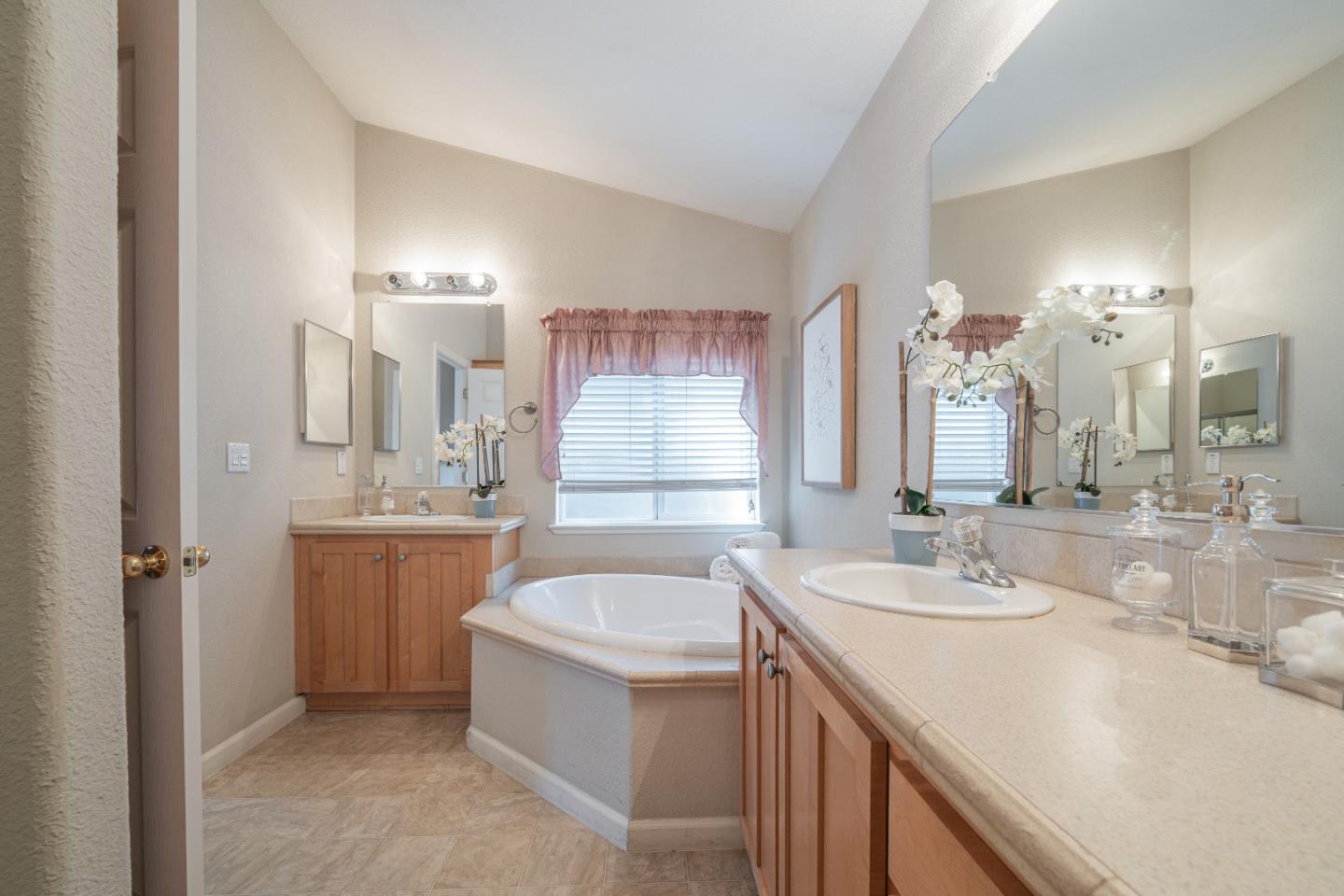 Detail Gallery Image 22 of 34 For 575 San Pedro Ave #10,  Morgan Hill,  CA 95037 - 3 Beds | 2 Baths