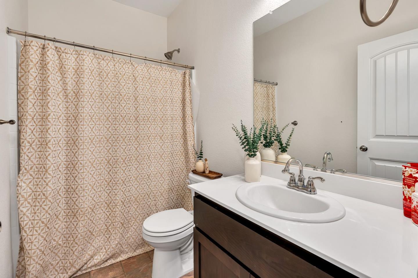 Detail Gallery Image 13 of 28 For 1964 Gus Villalta Dr, Los Banos,  CA 93635 - 4 Beds | 2 Baths