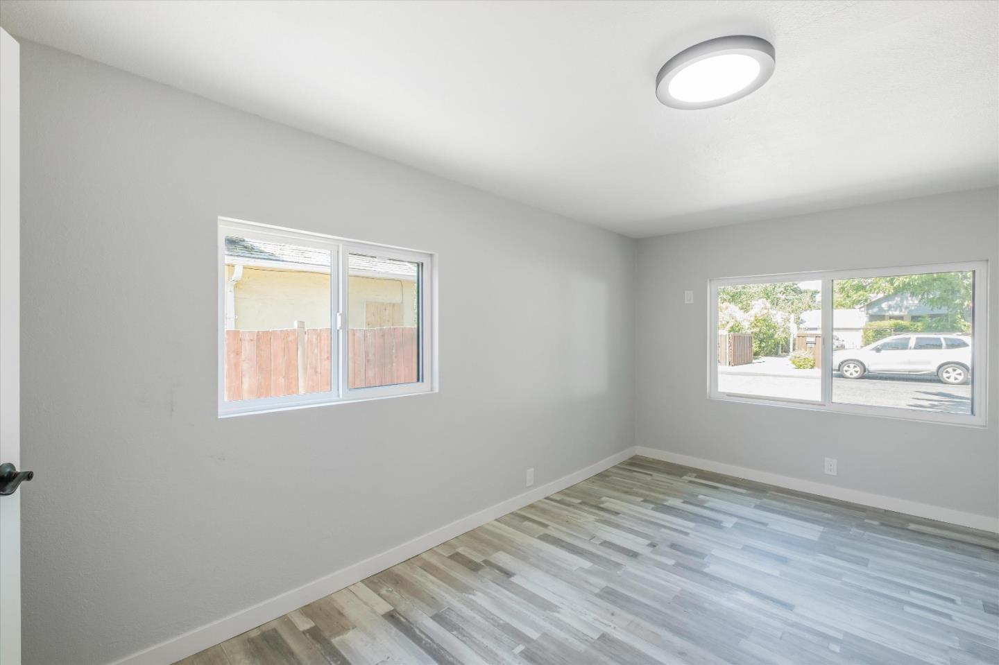 Detail Gallery Image 14 of 32 For 4911 Siskiyou Ave, Sacramento,  CA 95820 - 3 Beds | 2 Baths