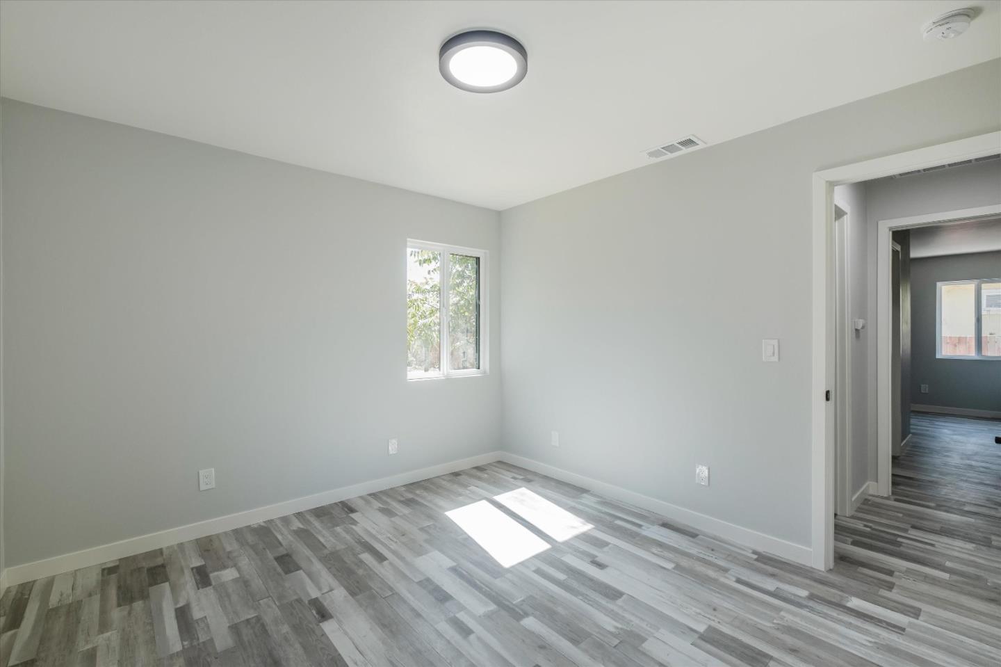 Detail Gallery Image 24 of 32 For 4911 Siskiyou Ave, Sacramento,  CA 95820 - 3 Beds | 2 Baths