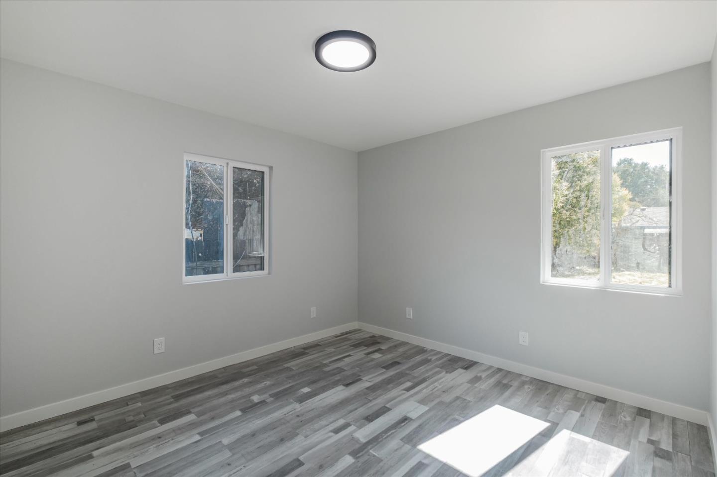 Detail Gallery Image 24 of 32 For 4911 Siskiyou Ave, Sacramento,  CA 95820 - 3 Beds | 2 Baths