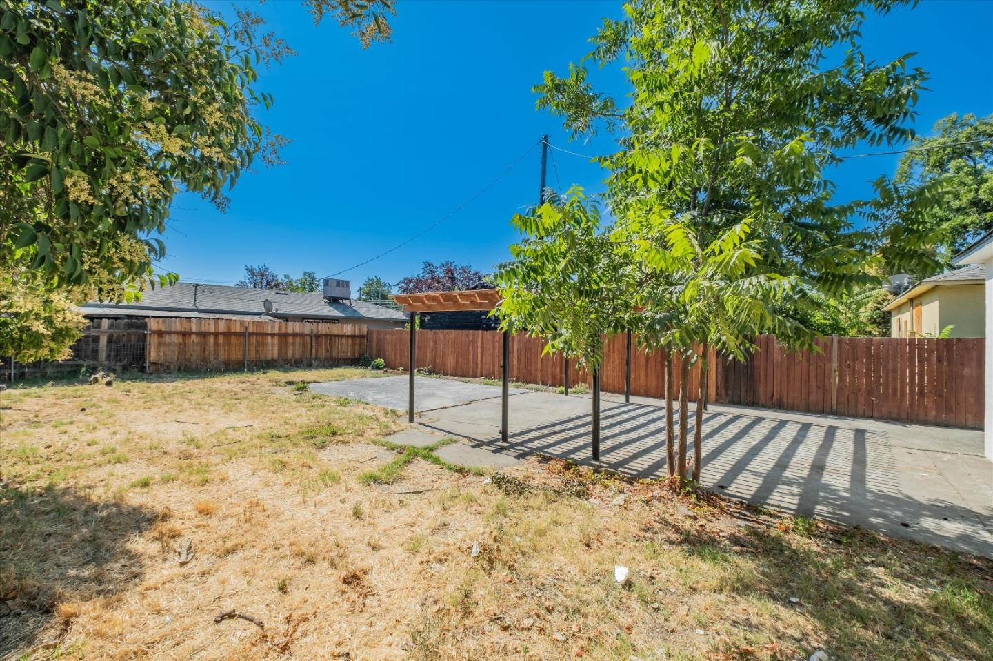 Detail Gallery Image 30 of 32 For 4911 Siskiyou Ave, Sacramento,  CA 95820 - 3 Beds | 2 Baths