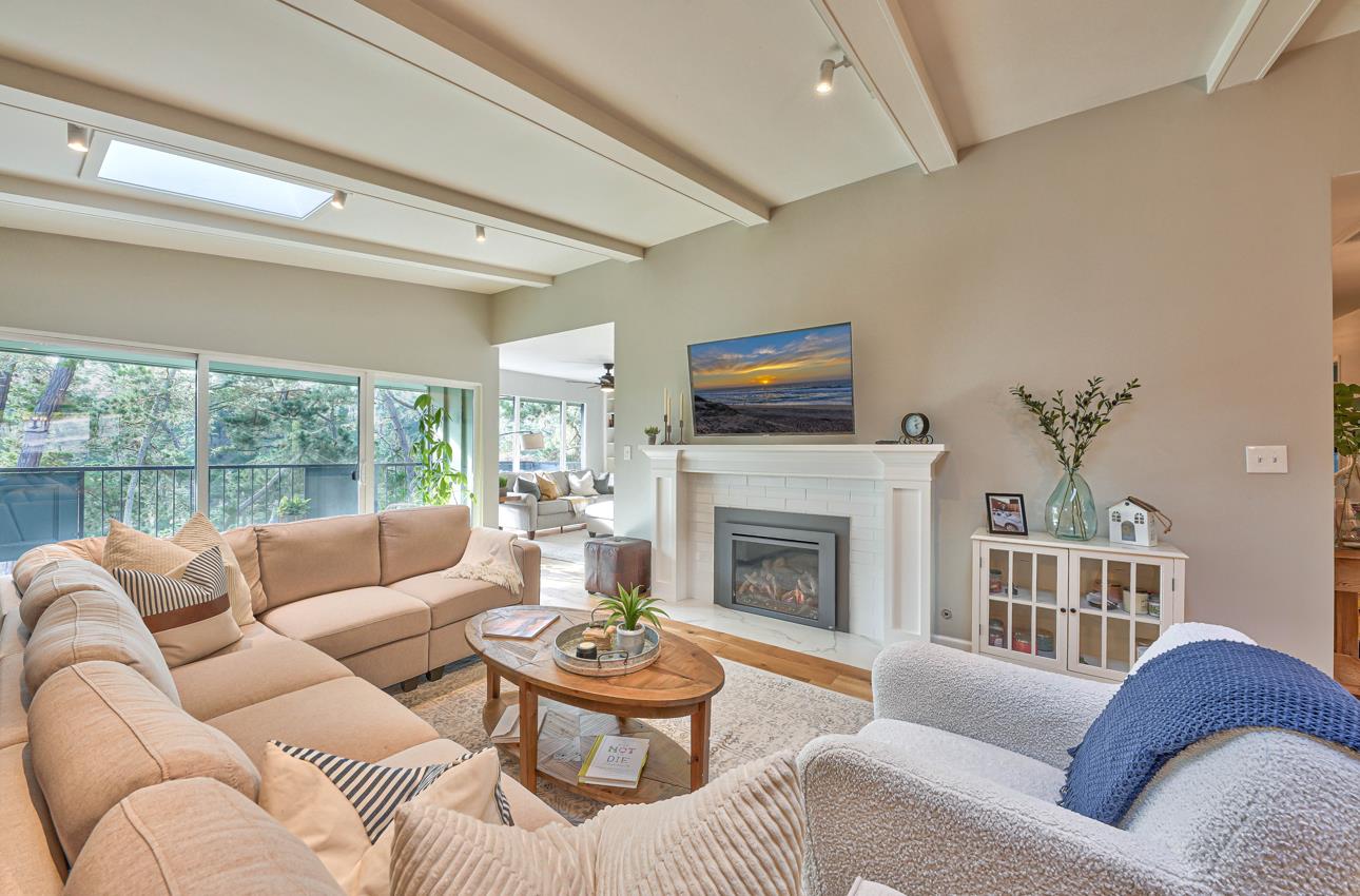 Detail Gallery Image 7 of 31 For 288 Del Mesa Carmel, Carmel,  CA 93923 - 2 Beds | 2 Baths