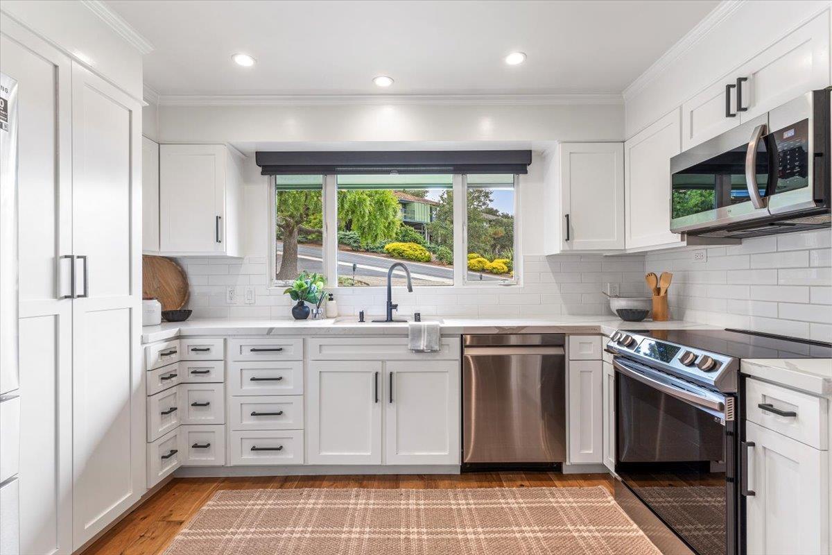 Detail Gallery Image 9 of 31 For 288 Del Mesa Carmel, Carmel,  CA 93923 - 2 Beds | 2 Baths