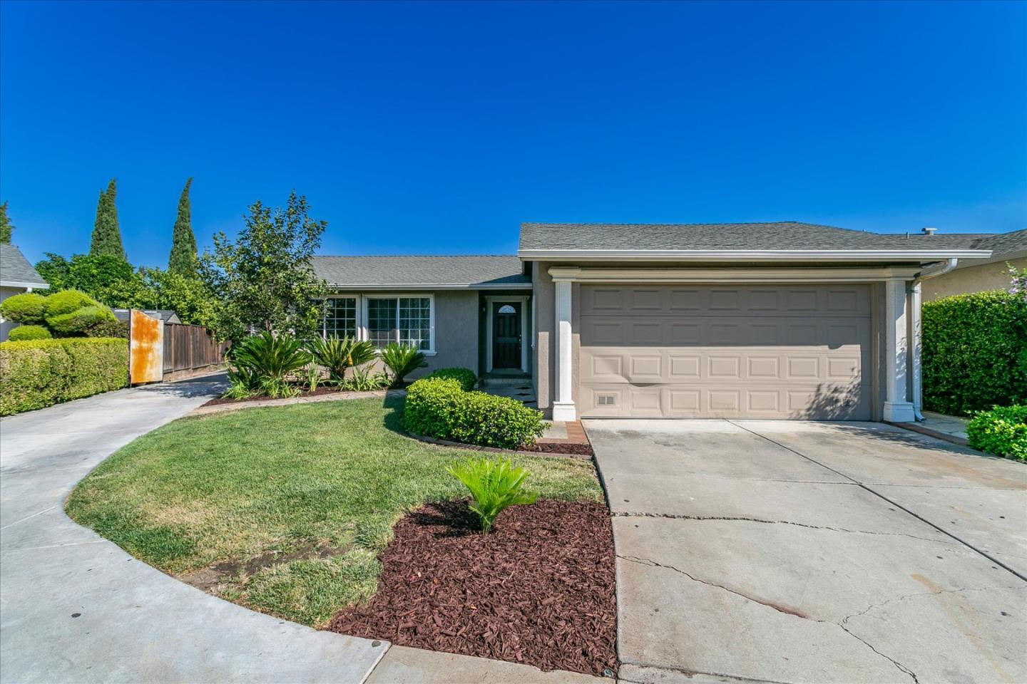 Detail Gallery Image 1 of 1 For 3218 Half Moon Ct, San Jose,  CA 95111 - 4 Beds | 2 Baths