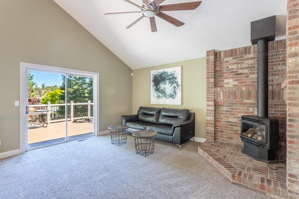 Detail Gallery Image 16 of 26 For 3755 Greenhaven Ln, Redding,  CA 96001 - 4 Beds | 3 Baths