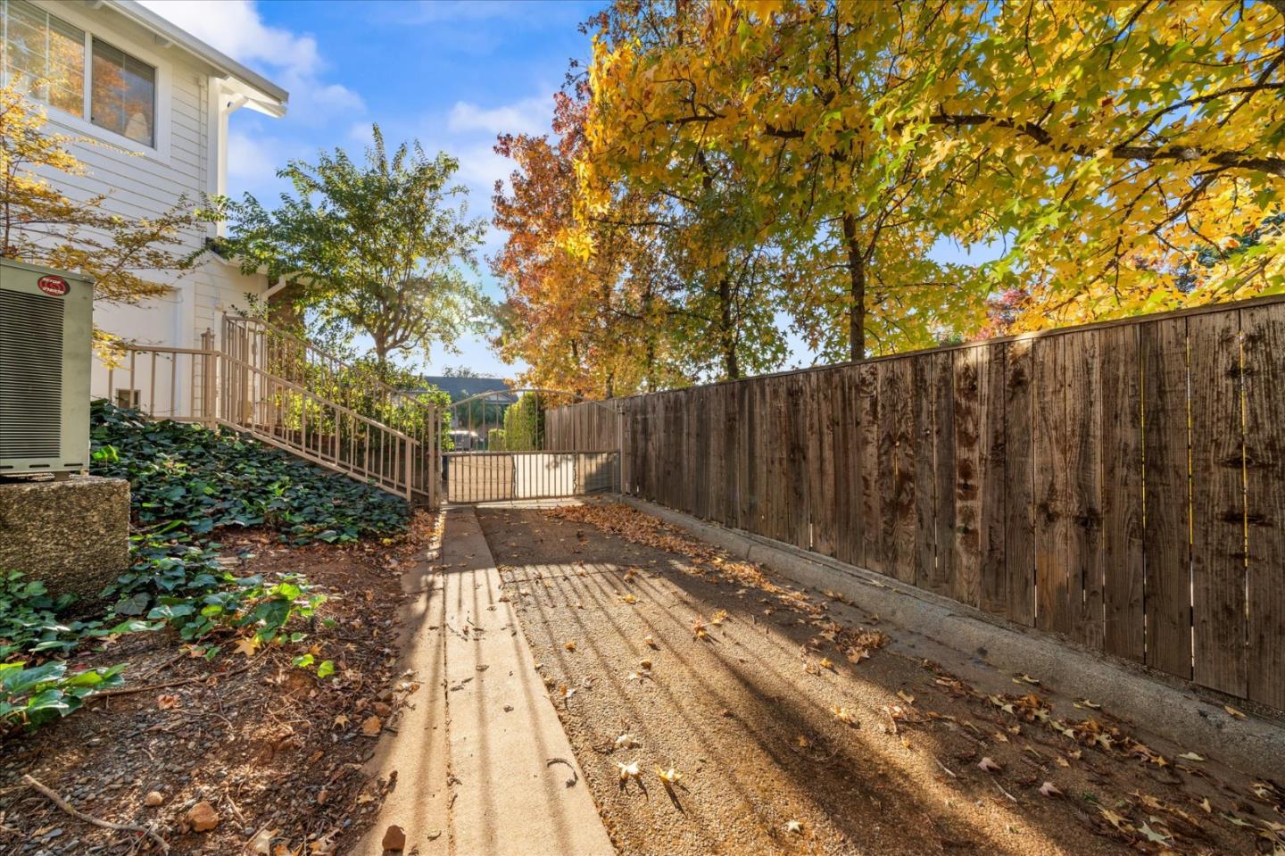 Detail Gallery Image 38 of 47 For 3755 Greenhaven Ln, Redding,  CA 96001 - 4 Beds | 3 Baths