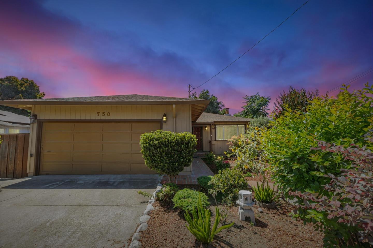 Detail Gallery Image 1 of 1 For 750 Schembri Ln, East Palo Alto,  CA 94303 - 3 Beds | 2/1 Baths