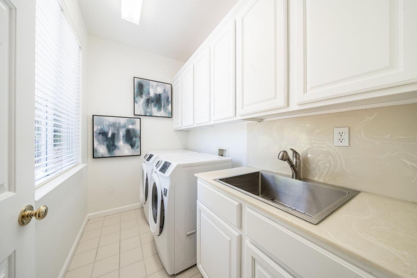 Detail Gallery Image 21 of 46 For 2623 Carlmont Dr, Belmont,  CA 94002 - 3 Beds | 2/1 Baths