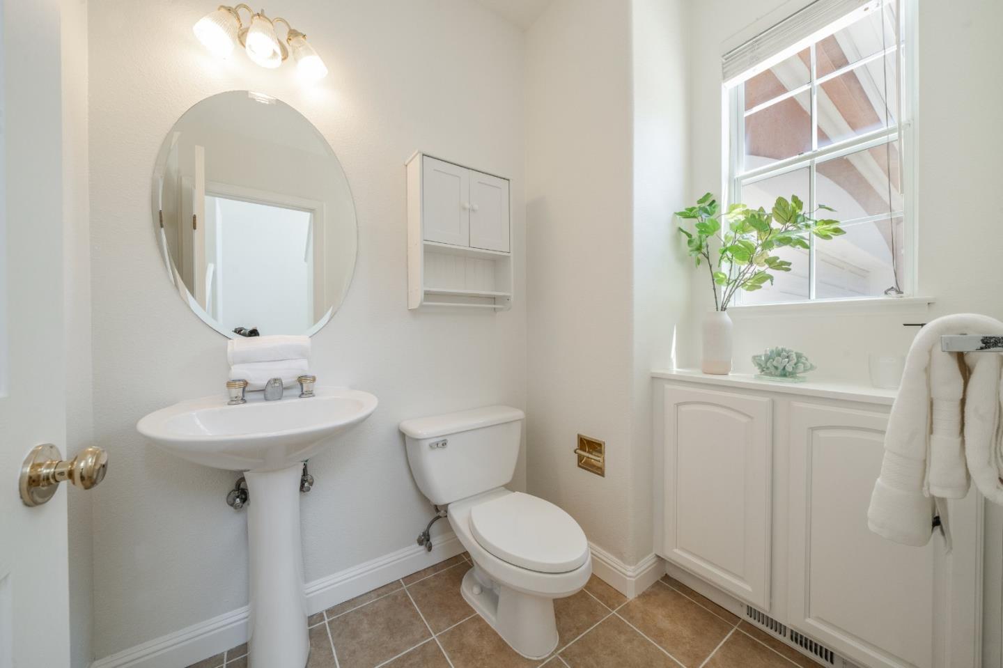 Detail Gallery Image 22 of 46 For 2623 Carlmont Dr, Belmont,  CA 94002 - 3 Beds | 2/1 Baths