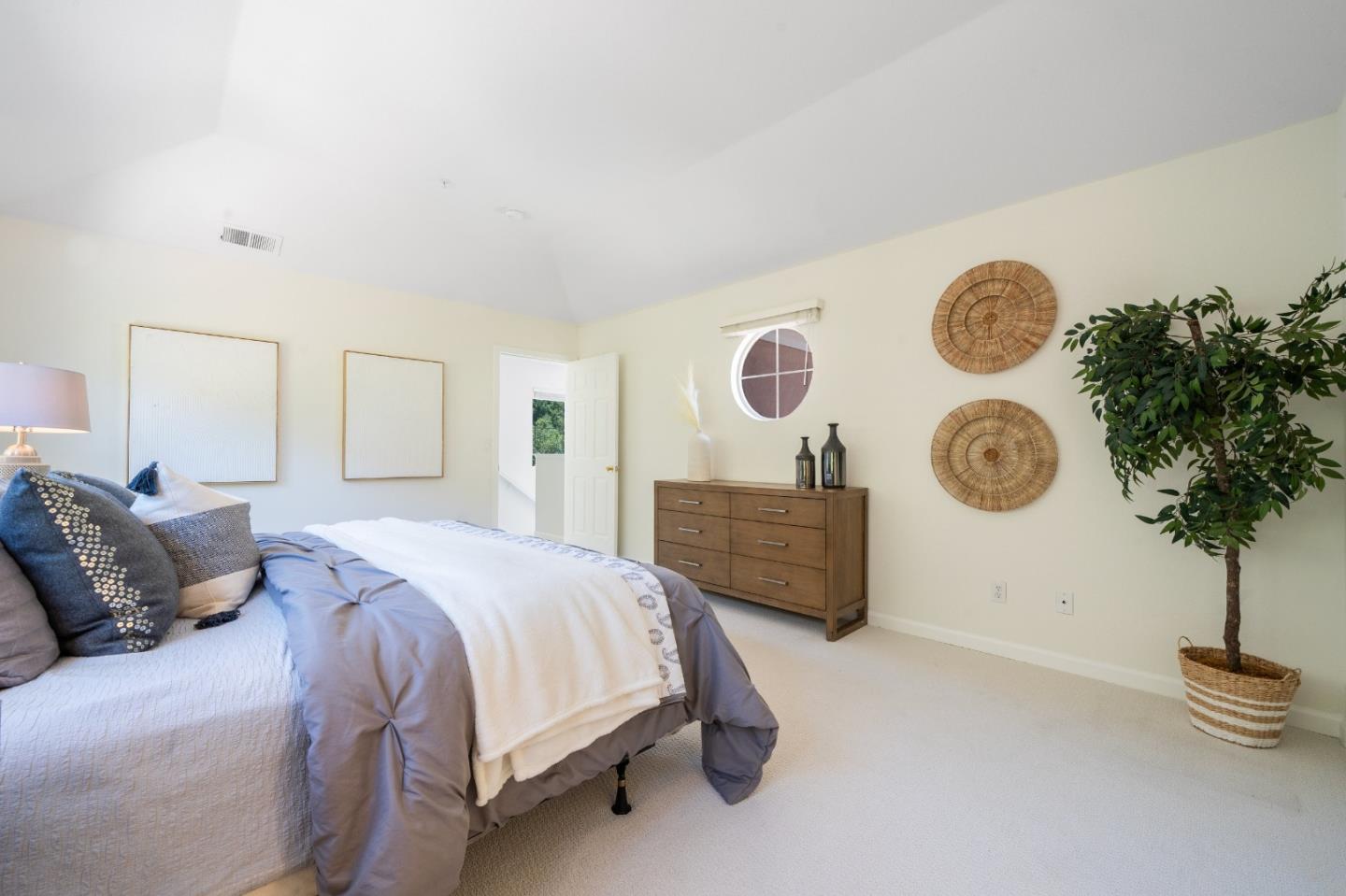 Detail Gallery Image 25 of 46 For 2623 Carlmont Dr, Belmont,  CA 94002 - 3 Beds | 2/1 Baths