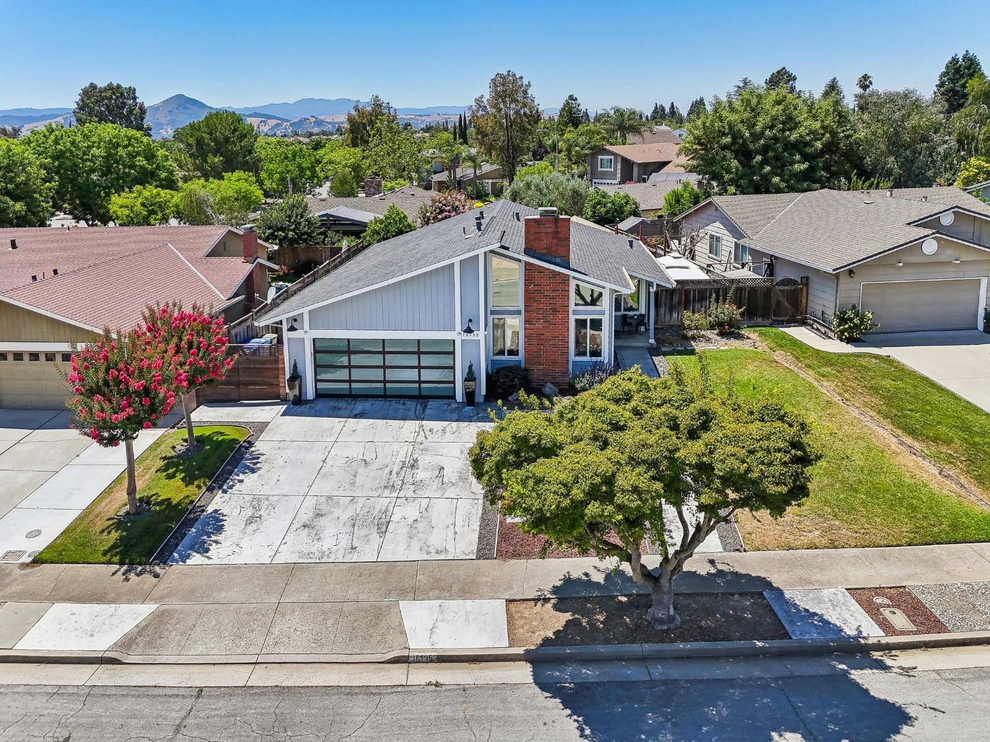 Detail Gallery Image 20 of 22 For 16735 Ponderosa Ct, Morgan Hill,  CA 95037 - 4 Beds | 2 Baths