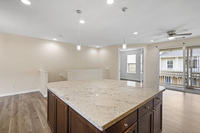 Detail Gallery Image 11 of 35 For 643 Turnbuckle Dr #1916,  Redwood City,  CA 94063 - 3 Beds | 2/1 Baths