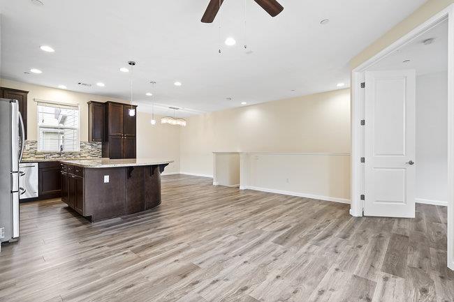 Detail Gallery Image 12 of 35 For 643 Turnbuckle Dr #1916,  Redwood City,  CA 94063 - 3 Beds | 2/1 Baths