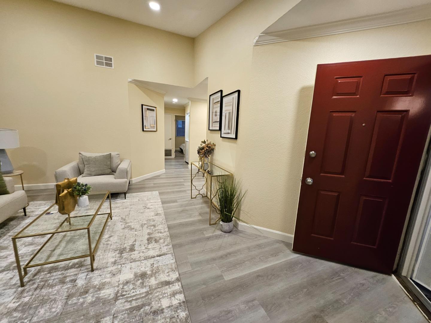 Detail Gallery Image 10 of 28 For 543 Shadow Dance Dr, San Jose,  CA 95110 - 2 Beds | 2 Baths