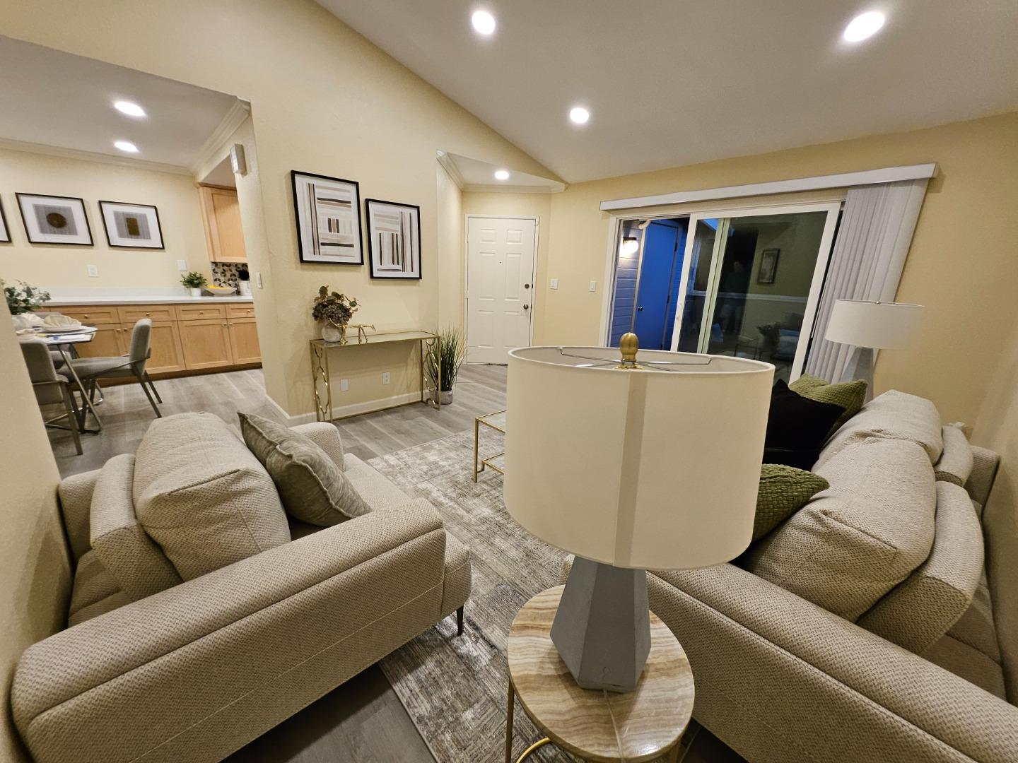 Detail Gallery Image 11 of 28 For 543 Shadow Dance Dr, San Jose,  CA 95110 - 2 Beds | 2 Baths