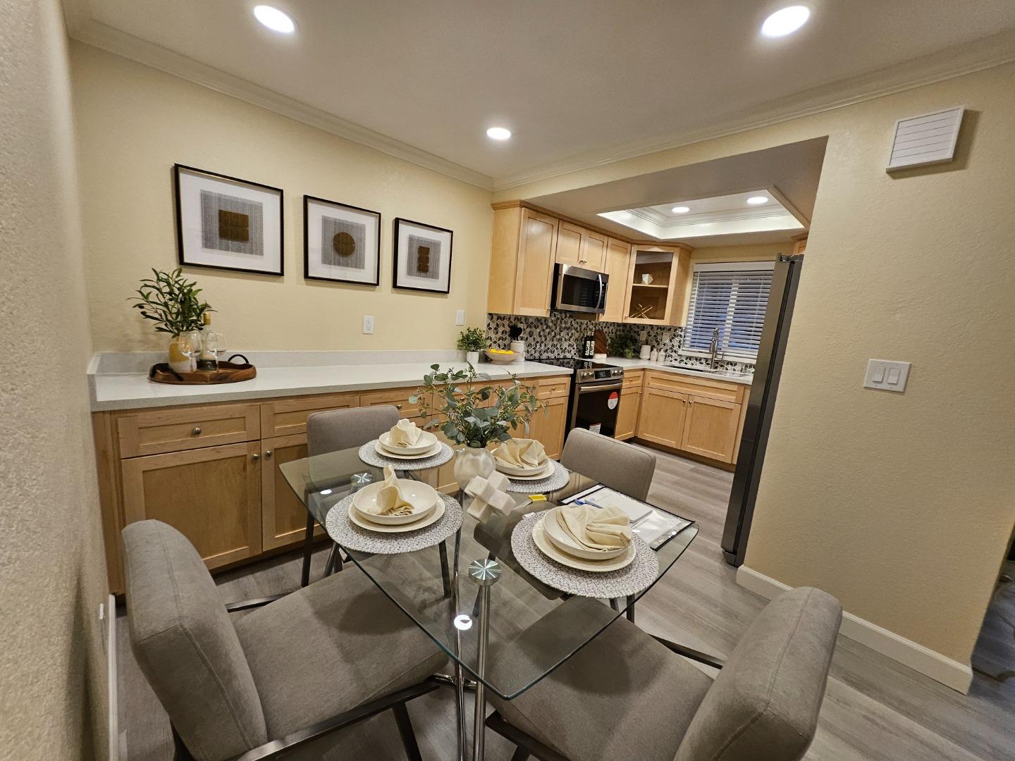 Detail Gallery Image 12 of 28 For 543 Shadow Dance Dr, San Jose,  CA 95110 - 2 Beds | 2 Baths