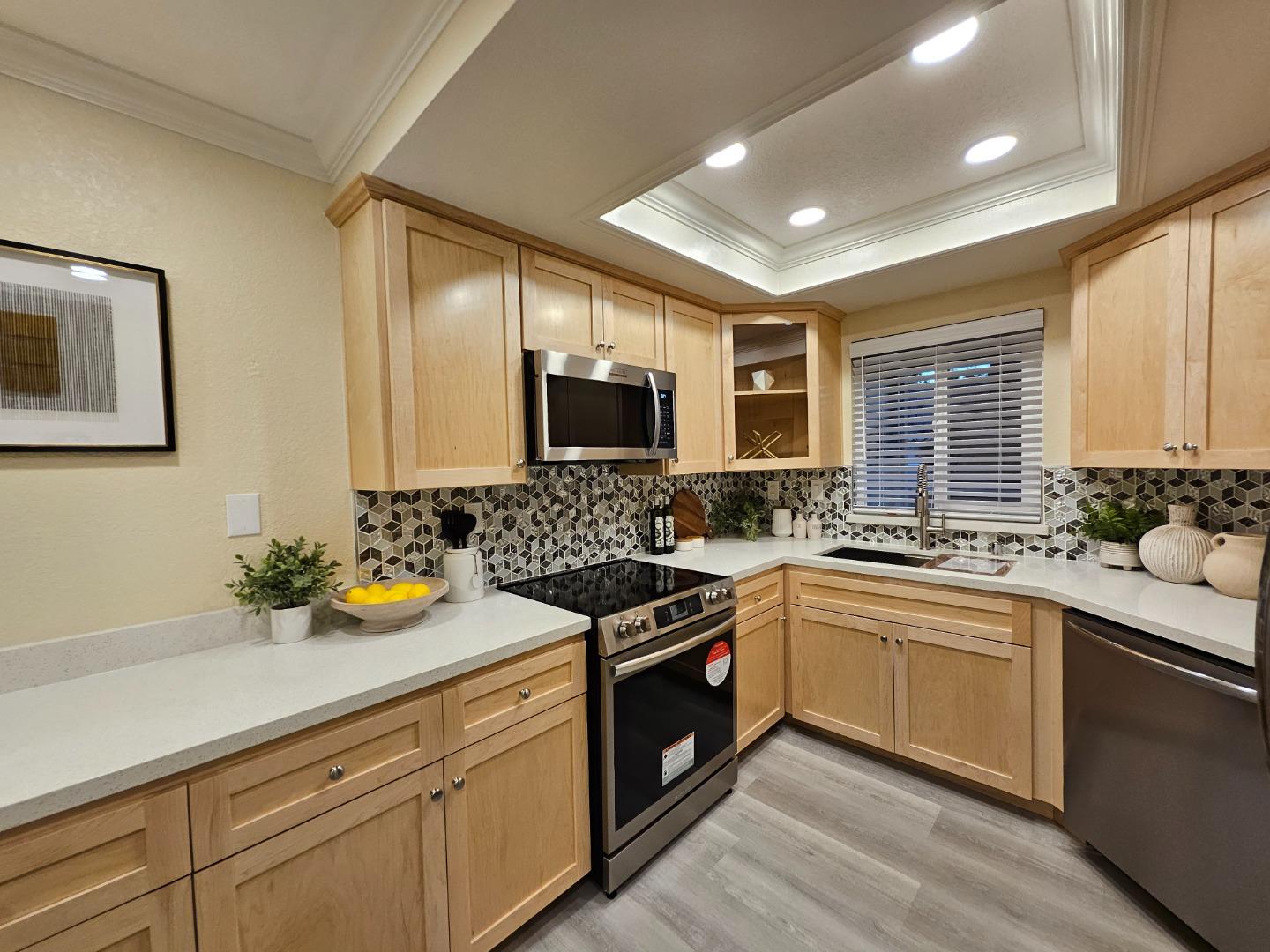 Detail Gallery Image 15 of 28 For 543 Shadow Dance Dr, San Jose,  CA 95110 - 2 Beds | 2 Baths