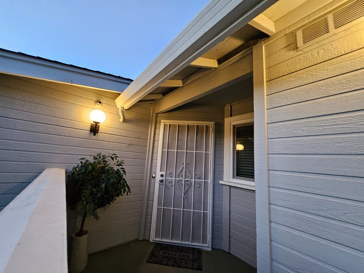 Detail Gallery Image 9 of 28 For 543 Shadow Dance Dr, San Jose,  CA 95110 - 2 Beds | 2 Baths