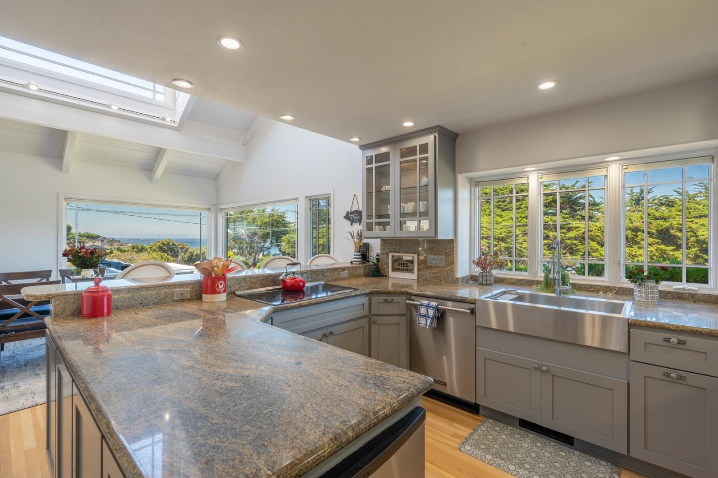 Detail Gallery Image 8 of 24 For 101 Yankee Point Dr, Carmel,  CA 93923 - 5 Beds | 4 Baths