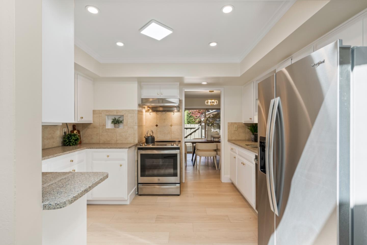 Detail Gallery Image 12 of 29 For 32 Los Altos Square, Los Altos,  CA 94022 - 2 Beds | 2 Baths