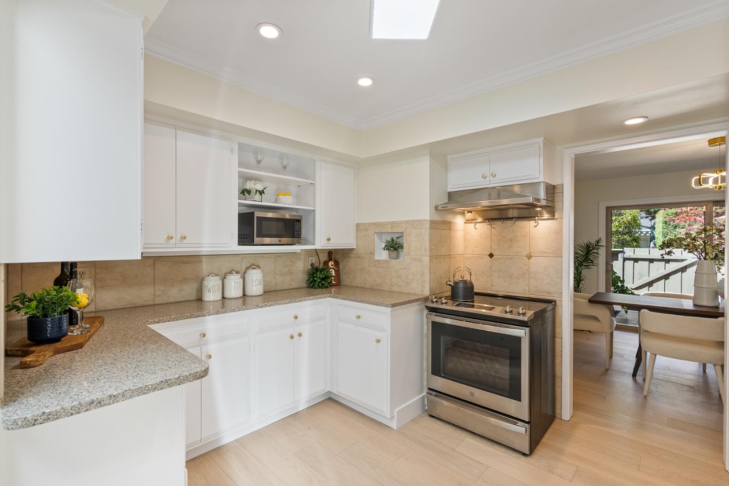 Detail Gallery Image 13 of 29 For 32 Los Altos Square, Los Altos,  CA 94022 - 2 Beds | 2 Baths