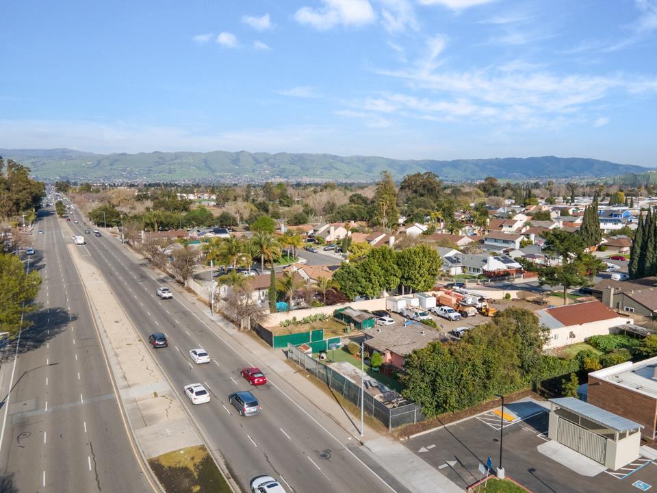 Detail Gallery Image 5 of 6 For 620 Tully Rd, San Jose,  CA 95111 - 3 Beds | 1 Baths