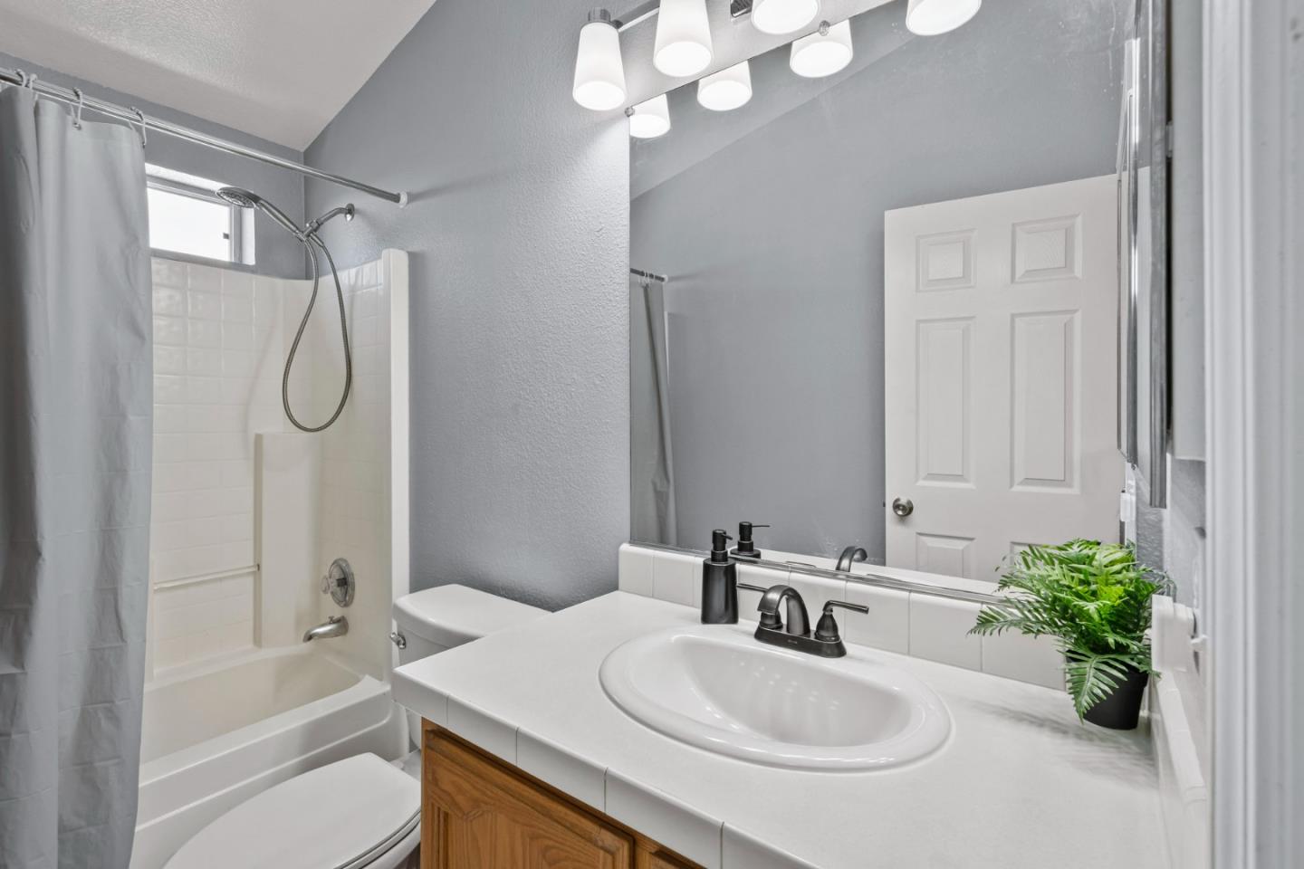 Detail Gallery Image 27 of 30 For 5450 Monterey Rd #4,  San Jose,  CA 95111 - 3 Beds | 2 Baths